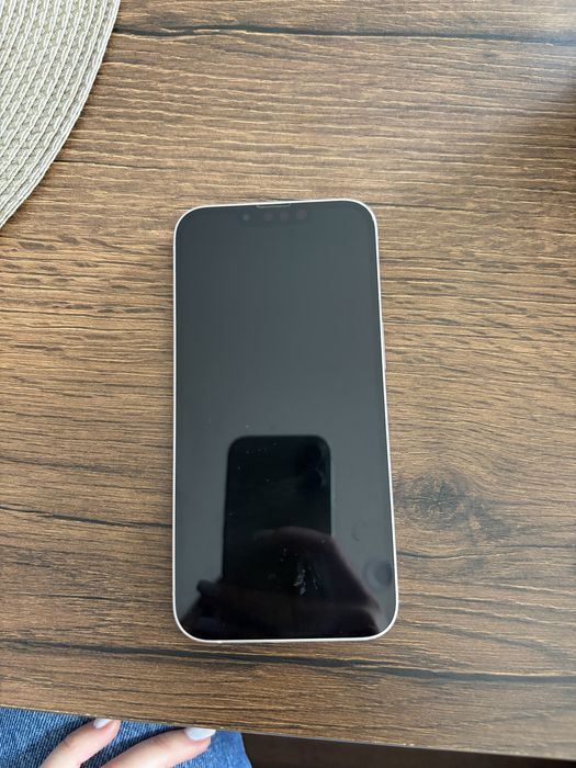 Продавам! Айфон 13