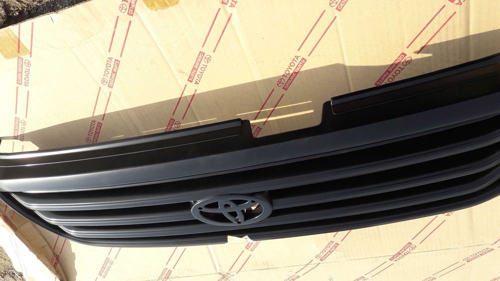 Решетка радиатора Toyota