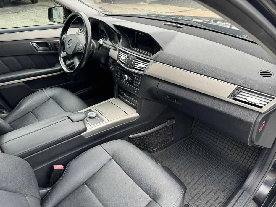 Mercedes-Benz E 350 AMG/231hp/кожа/шибидах/регистрирана