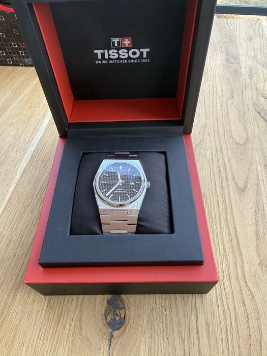 Продавам Tissot PRX Powermatic 80 в отлично състояние.