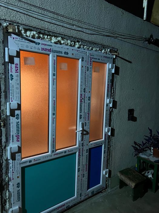 Vând geamuri și uși de termopan noi și second hand
