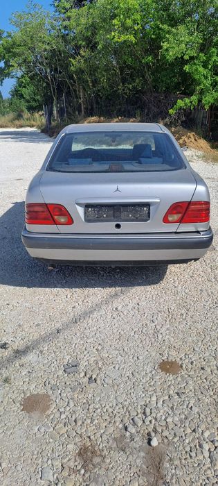 Mercedes-Benz E 200 88к.с