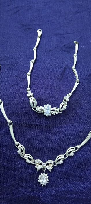 Два серебрянных комплекта