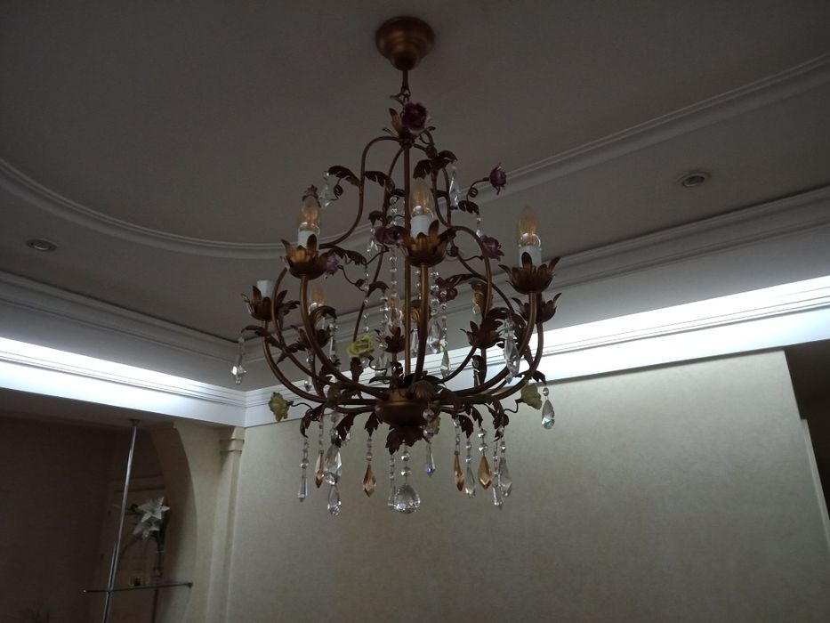 Продам  люстру  Италия