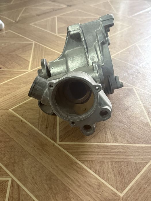 Продаю помпу на Mercedes S320