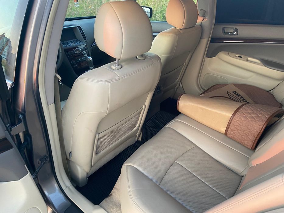Продам автомобиль Infiniti G 37