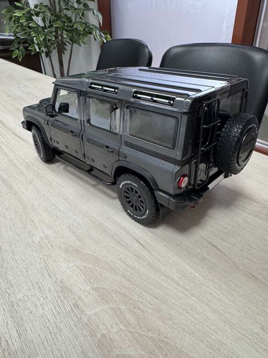 Колекционерски колички INEOS GRENADIER Donny 1:18