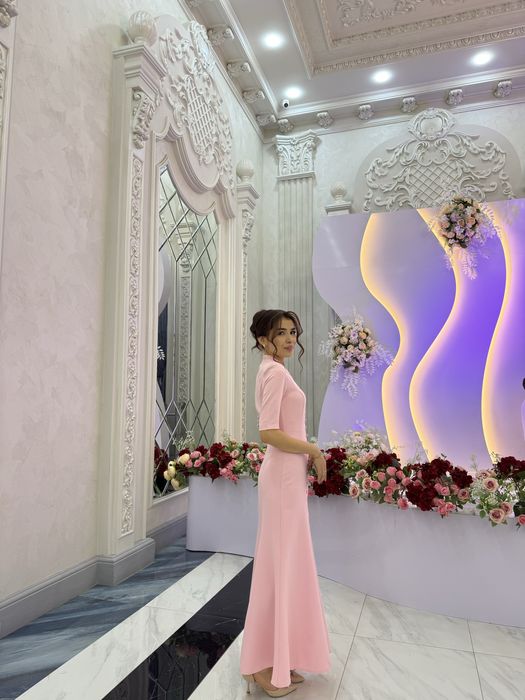 Красивая розовая палтья