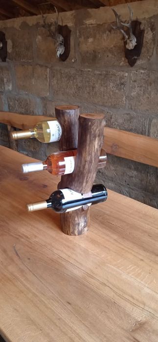 Стойка за вино  шест и три ботилки