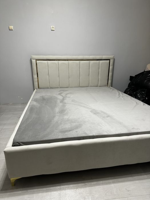 Кровать двухспальный мебель