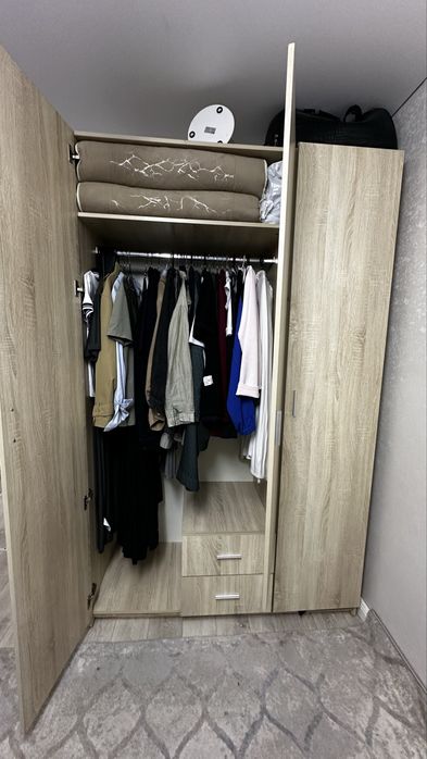 Продам шкаф трехдверный