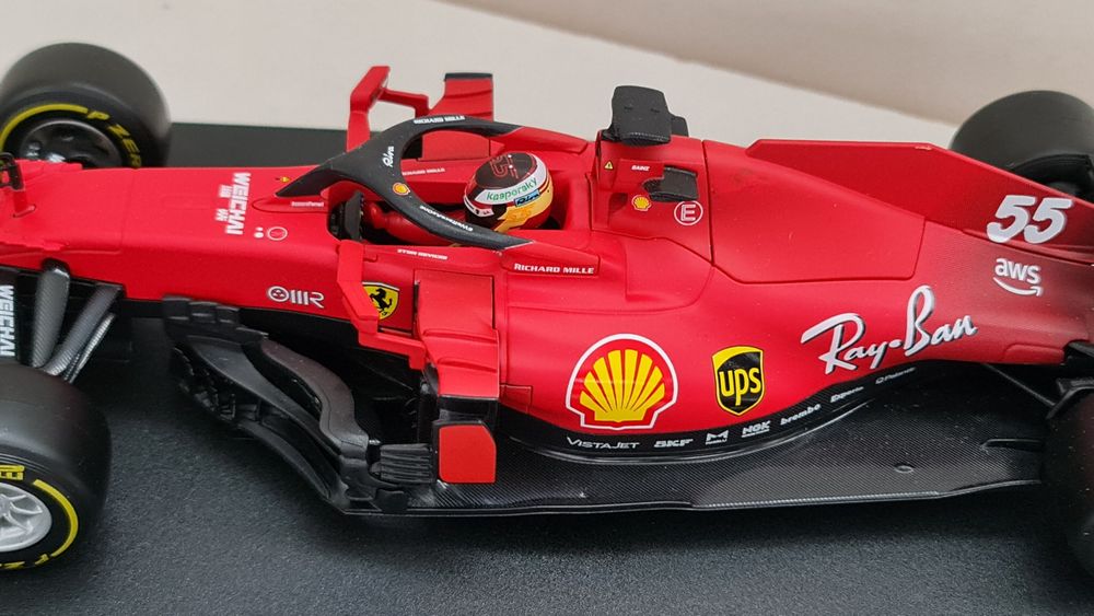 FERRARI SF21 C. Sainz Bburago 1:18