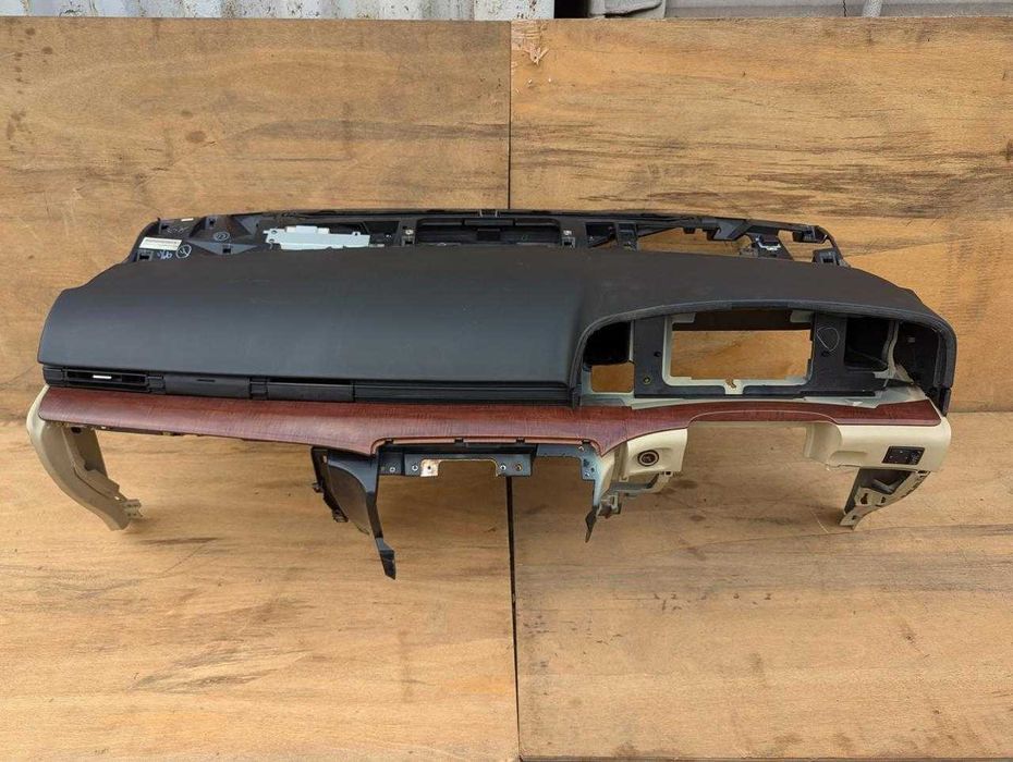 Торпеда панель на Ниссан Эльгранд Е51