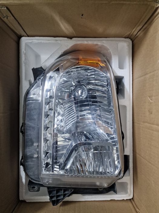 Фары на Toyota tundra