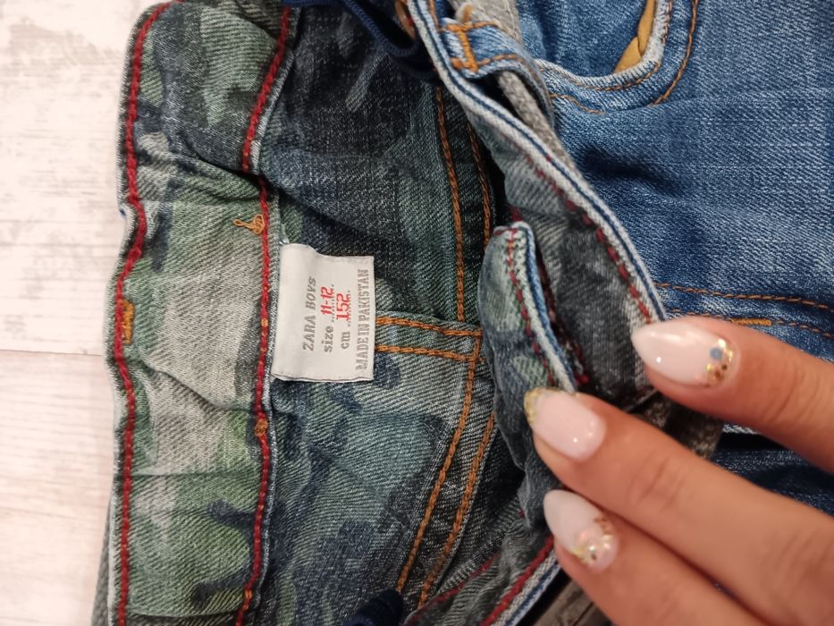 Детски дънки на Зара