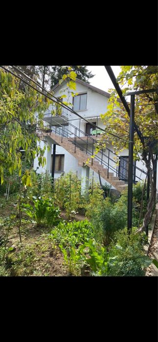 Етаж от къща в Панчарево,с 500кв.м двор