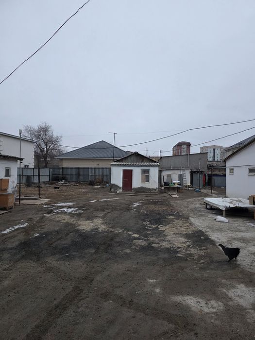 Продаётся участок с домами в центре города