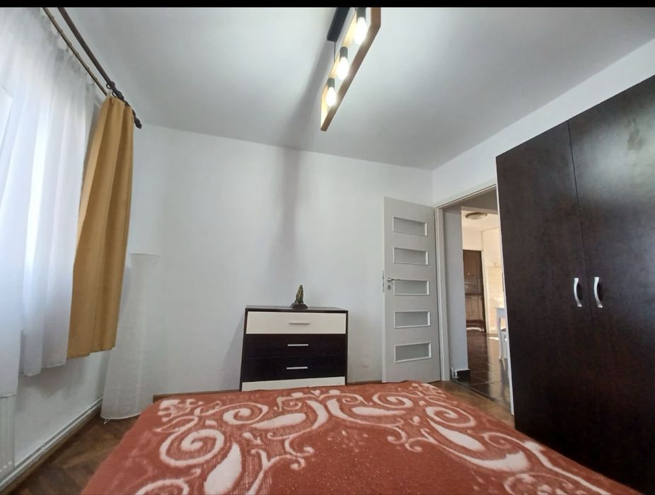 Apartament 3 camere de inchiriat