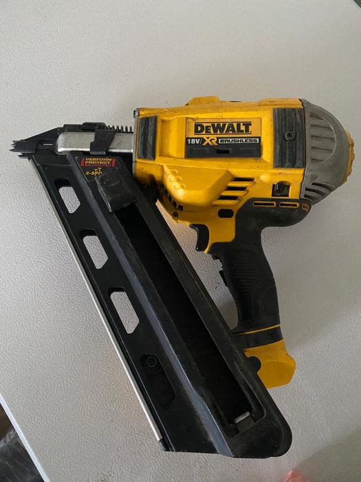 Vand ce se vede in poza ,fac si schimb cu alte scule dewalt