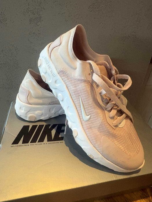 Дамски маратонки NIKE 40