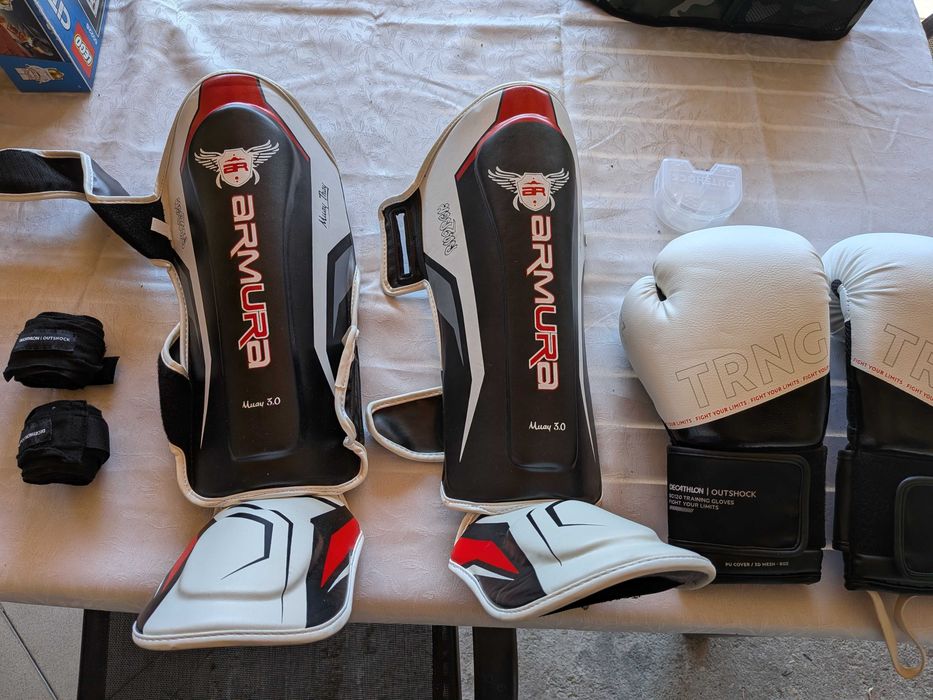 echipament Muay Thai / Kickboxing