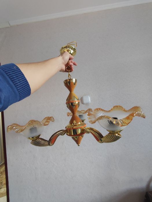 Люстра в хорошем состоянии