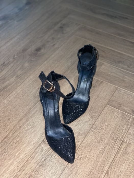 Туфли  черные……..