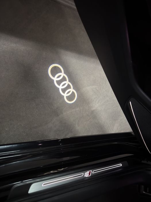 Подсветки за врата AUDI A3 A4 A5 A6 A7 Q3 Q5 Q7 Q8 4G0052134D 4G0052135D