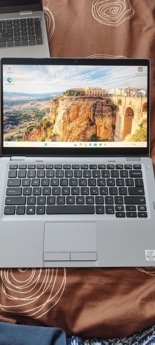 Dell Latitude 13 5310 2-in-1 Windows 11 Pro 256GB RAM