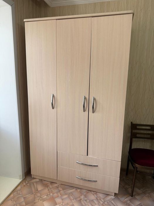 Продаи шкаф и стол