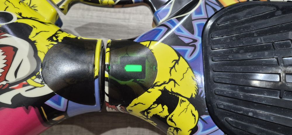 Hoverboard   2 bucăți  la preț  de 1, are  doar o telecomanda