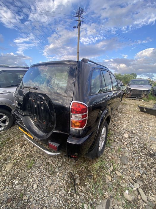 Dezmembrez Toyota Rav4
