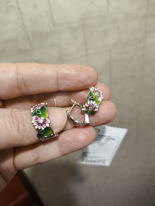 Серебряные украшения продаю