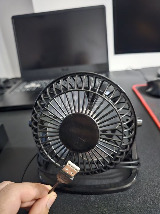 Ventilator birou plus lanterna laptop cadou