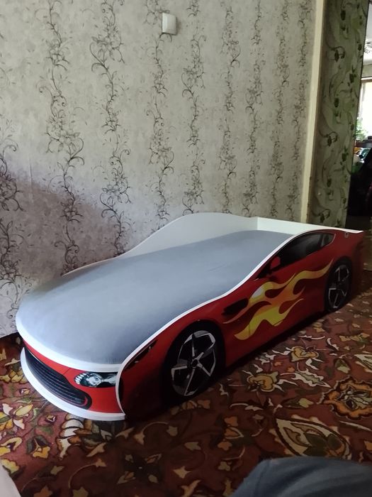 Кровать детская машинка