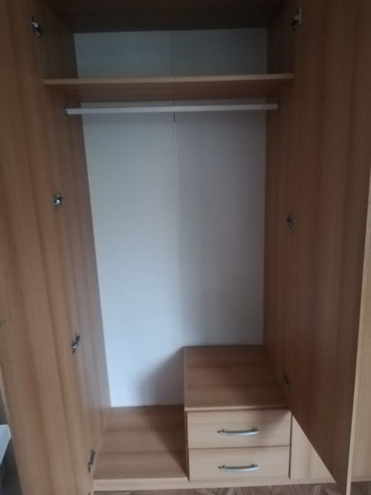 Продам шкаф просторный