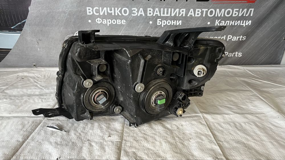Десен фар Mitsubishi Pajero 4 (2007-2012)