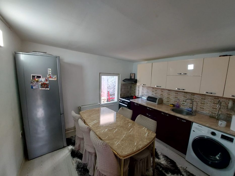 Proprietar vand casa la sol , 2 camere , compl utilat si mobilat 50mp