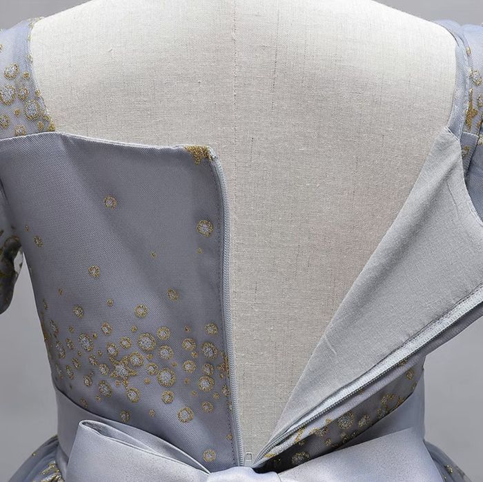 Продам платье для девочек 160 см.