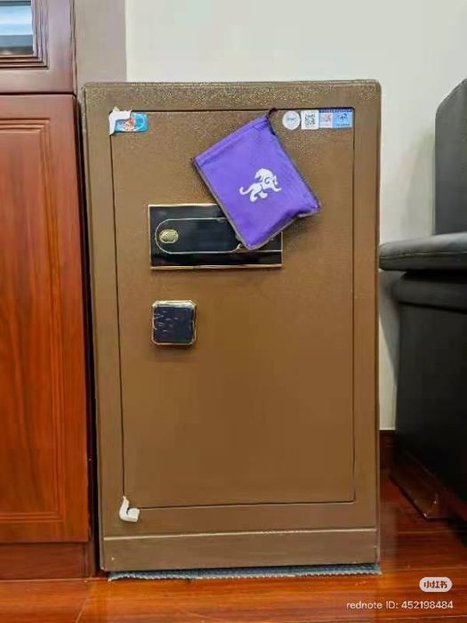 Hujjatlar uchun metall seyf | Металлический сейф для документов