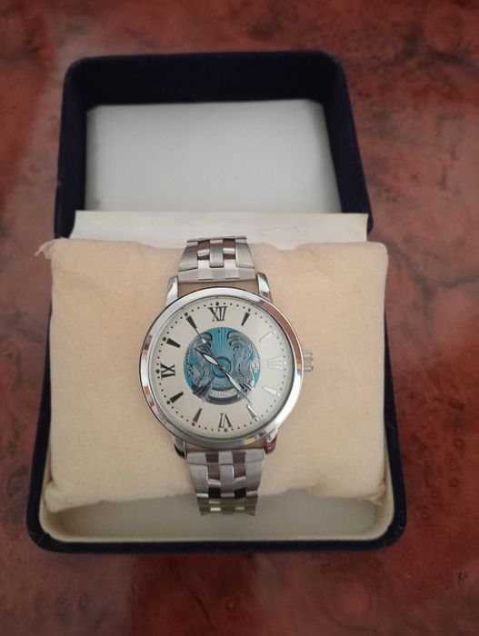 Продам часы новый