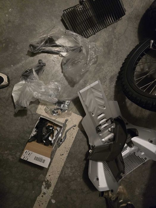 KTM 890 Adventure R 2023 (Rade Garage Tower, DMD T880X Noua In cutie, Jante si Cauciucuri OEM noi)