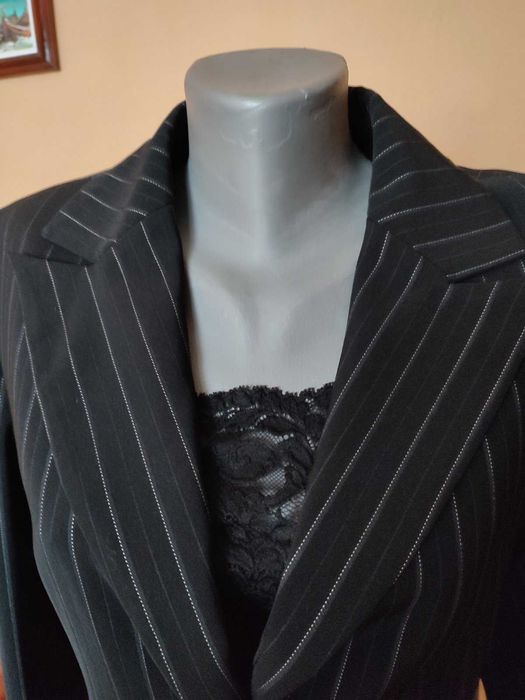 Дамско черно сако на райета
