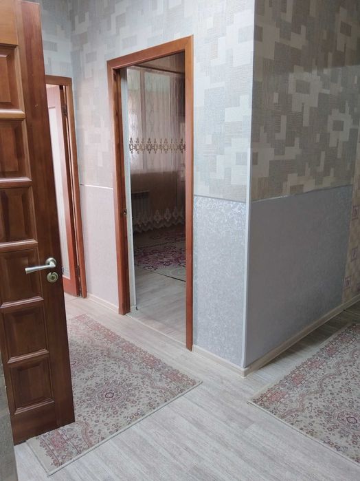 Центрден 2ком. Сатылады 1этаж, 2этаж, 3этаждан.