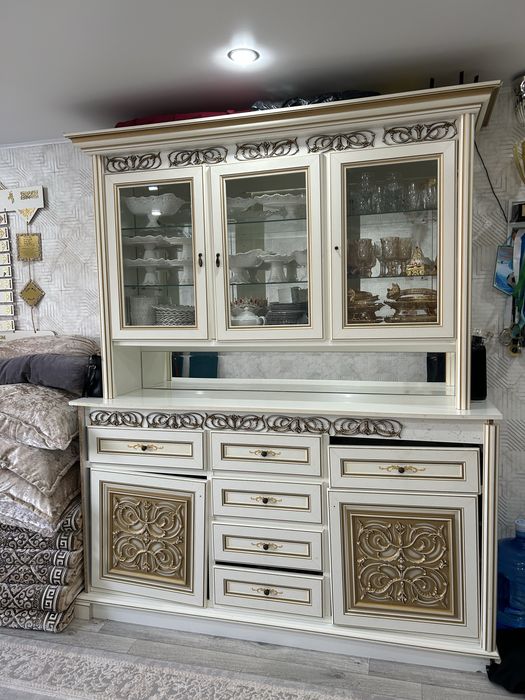 Продается сервант- стенка