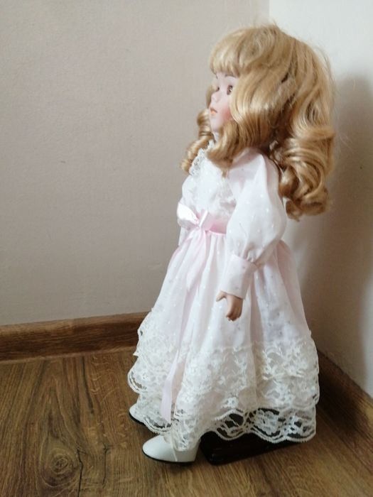 Порцеланова  кукла