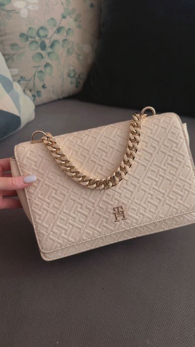 Tommy hilfiger чанта
