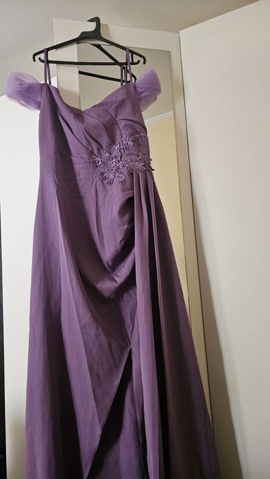 Vand rochii si pantofi