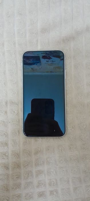 Продам Айфон 11 срочно
