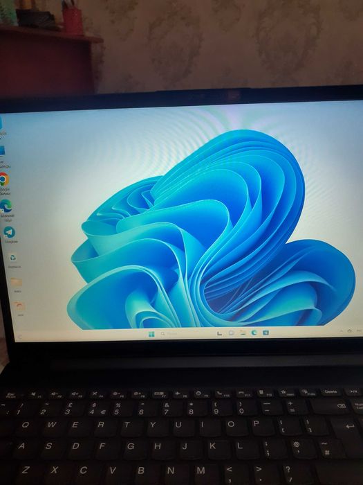 Noutbuk lenovo sotiladi yangi